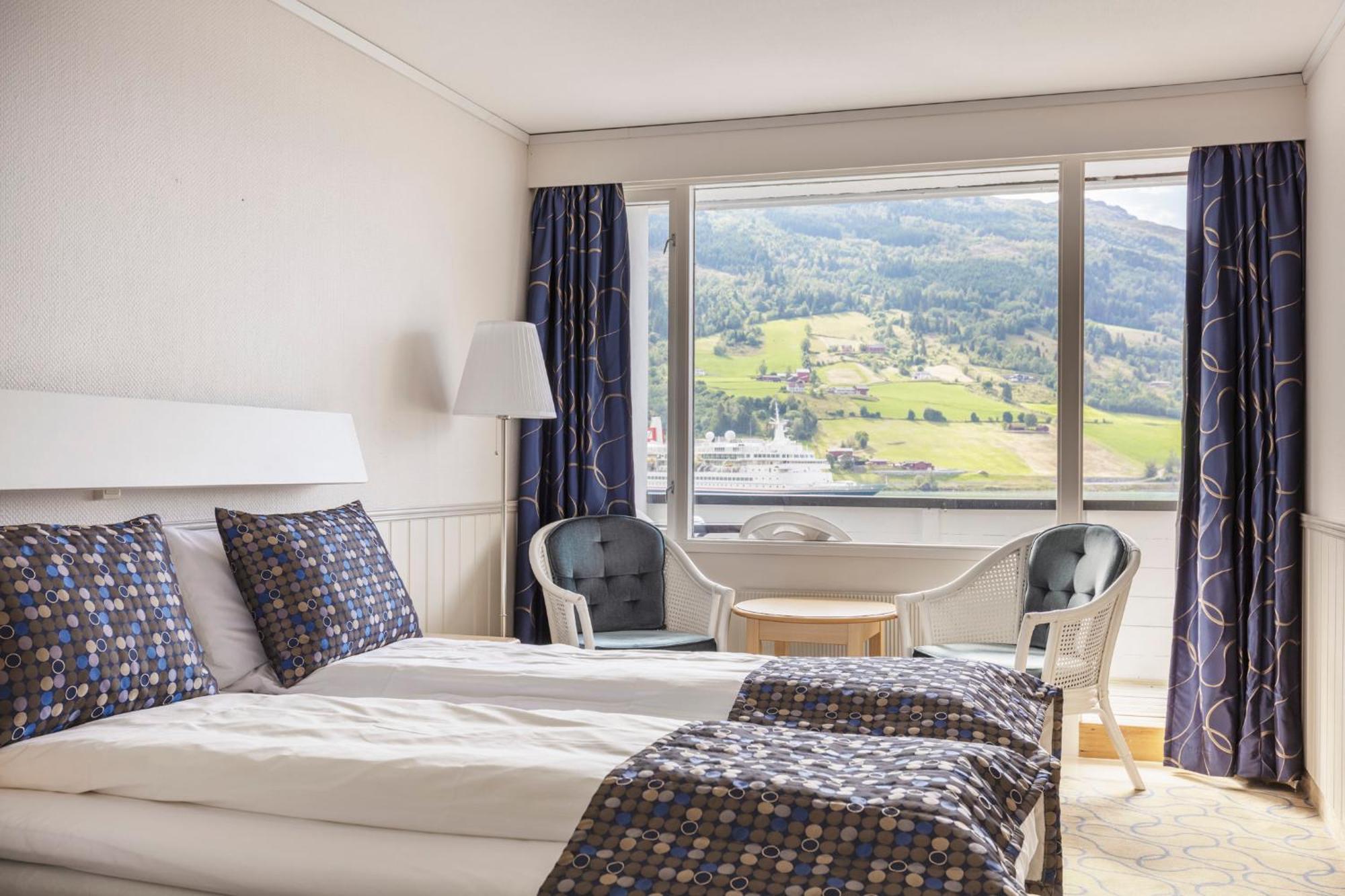 Olden Fjordhotel ภายนอก รูปภาพ