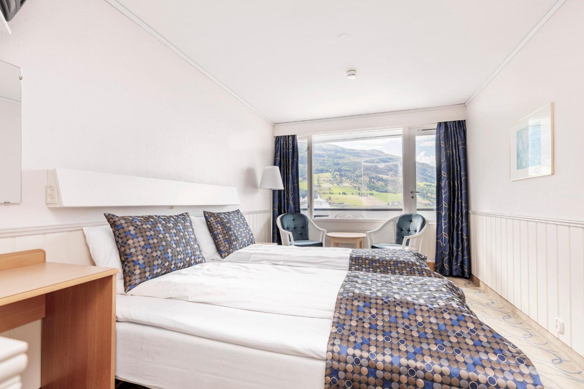 Olden Fjordhotel ภายนอก รูปภาพ