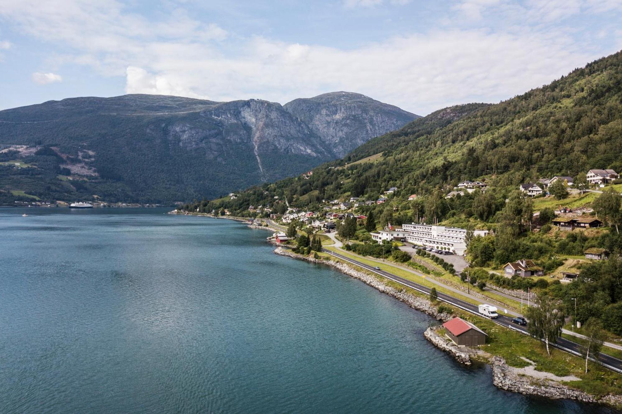 Olden Fjordhotel ภายนอก รูปภาพ