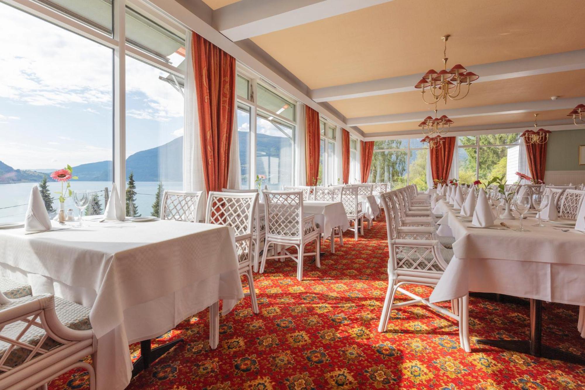 Olden Fjordhotel ภายนอก รูปภาพ