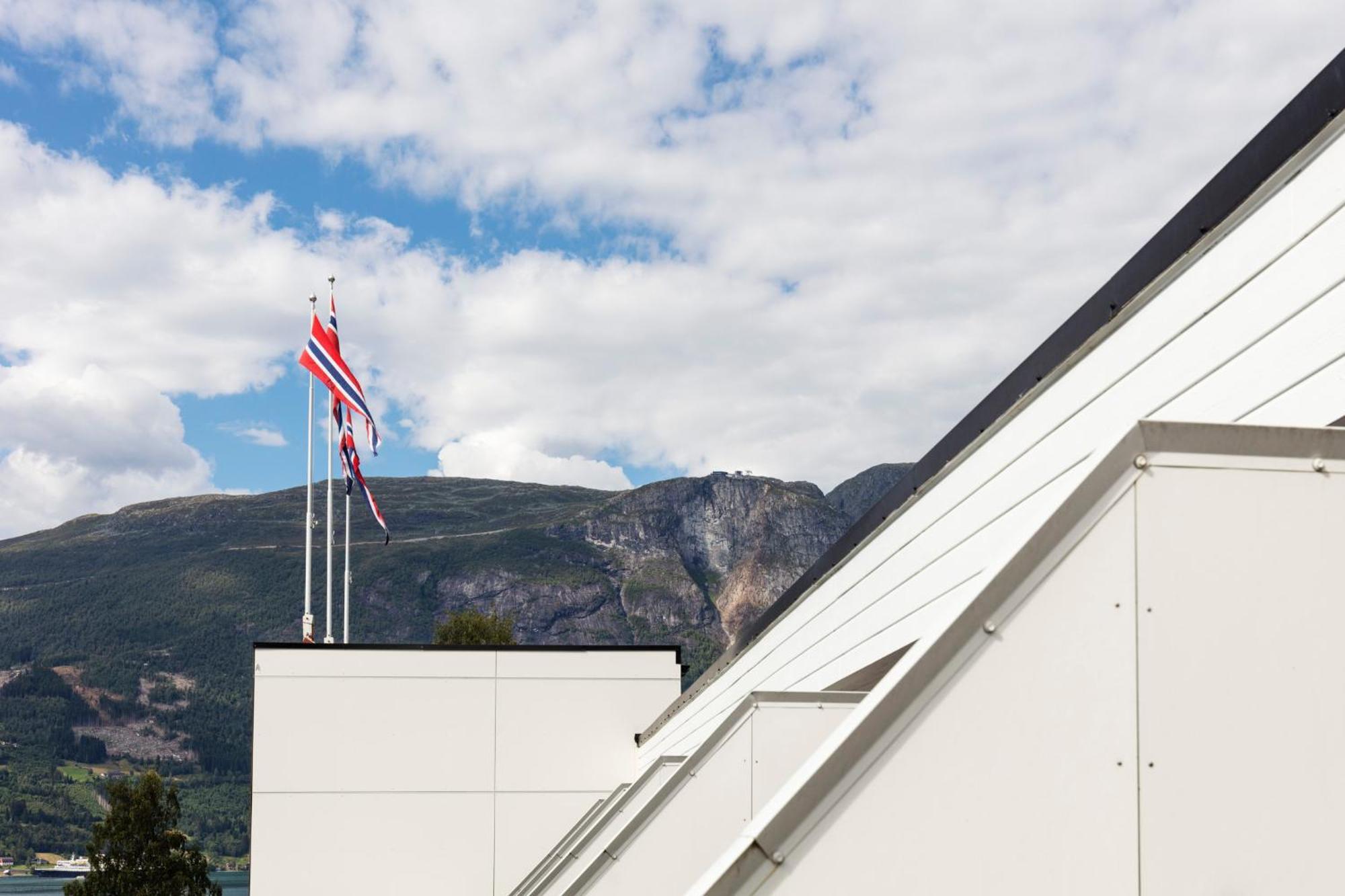 Olden Fjordhotel ภายนอก รูปภาพ